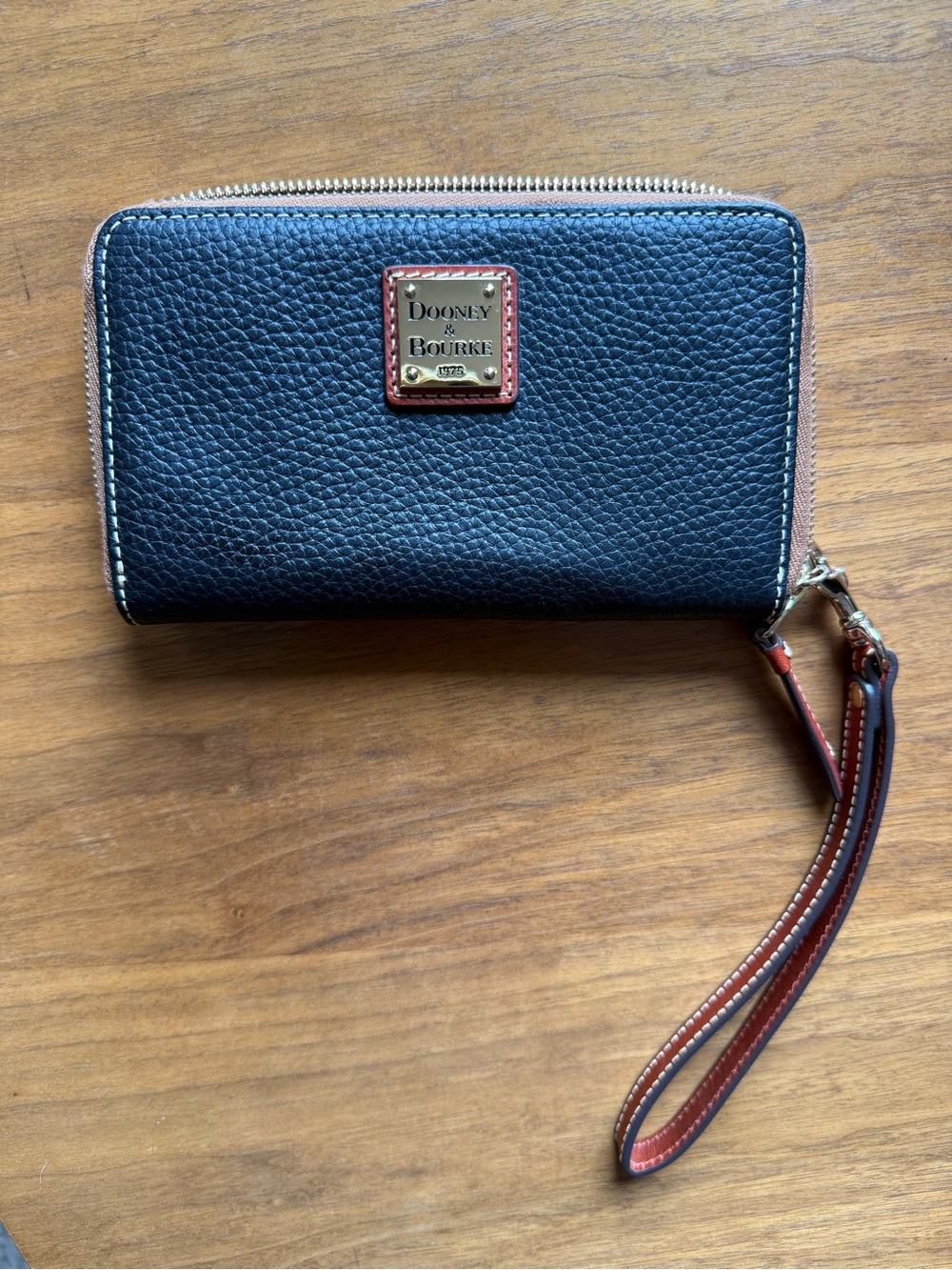 Dooney & Bourke Pebble Grain Large Zip Around Wristlet Wallet Black NWOT